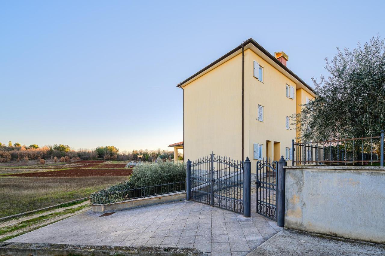 Stancija Amorozo 6 Porec Exterior photo